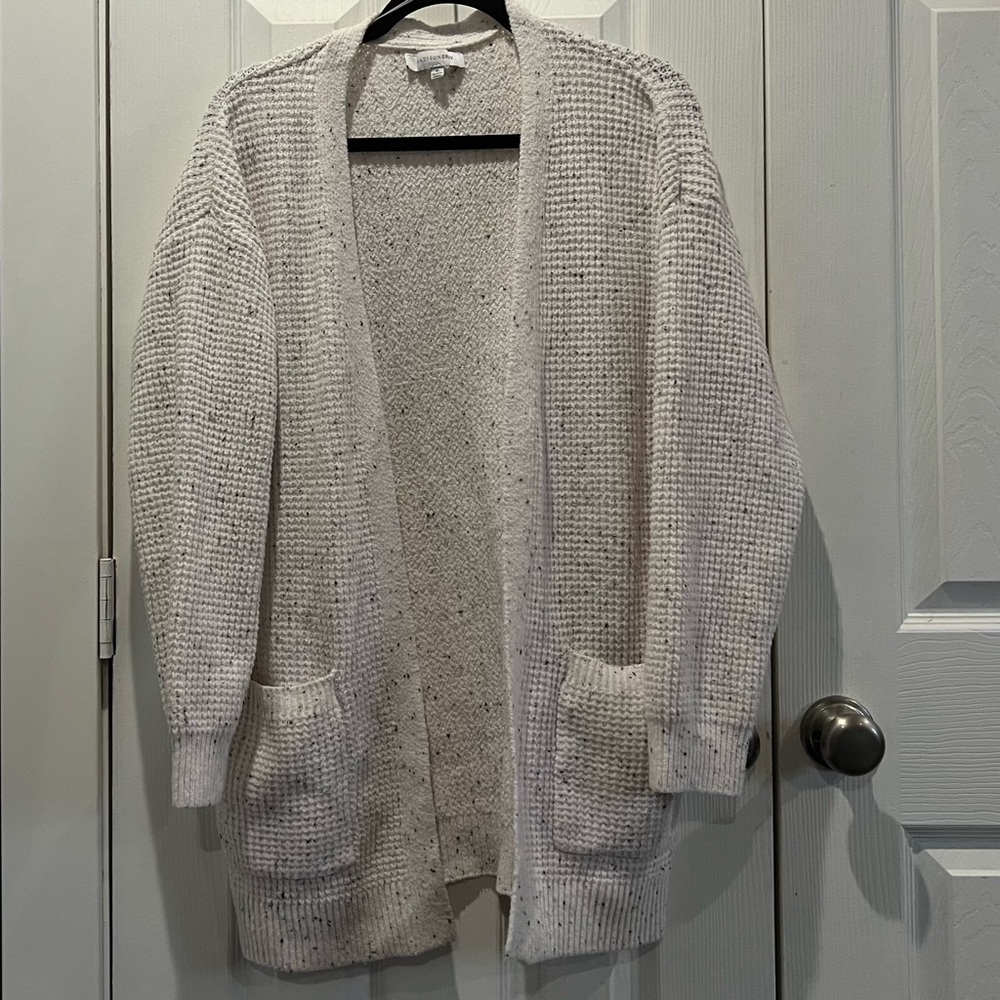 Madison Gray, XL, white with a hint of pink